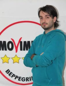 m5s-stabia-luigi-cirillo-simbolo-sfondo